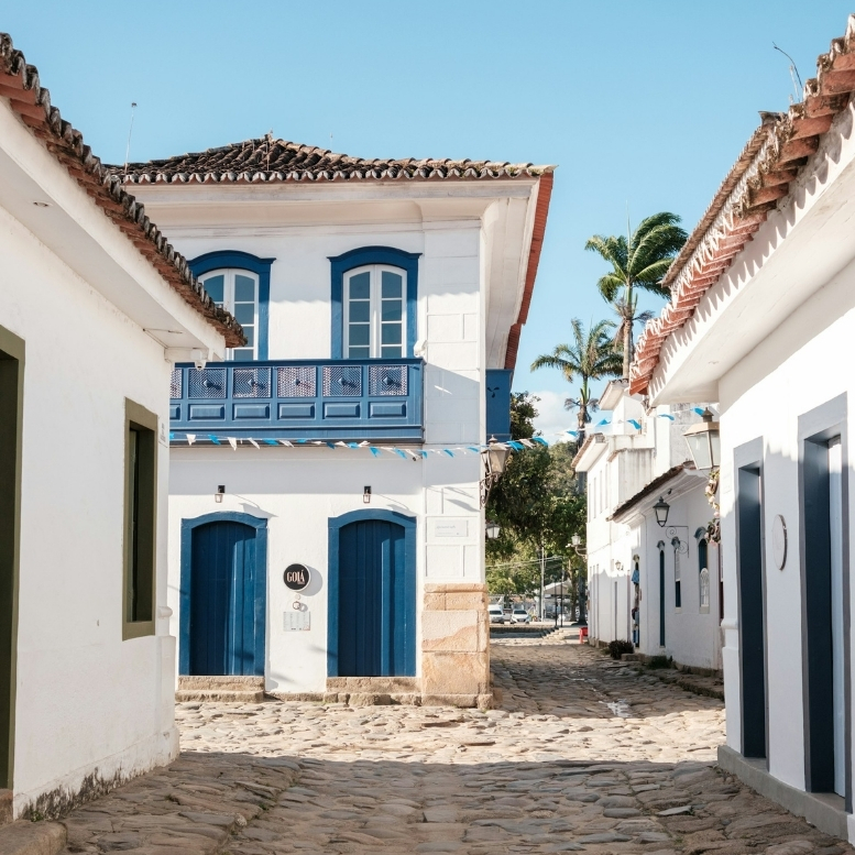 Une lumière douce sur les ruelles coloniales de Paraty – Horizons Nouveaux