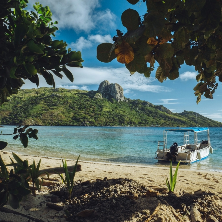 Eaux turquoise, récifs coralliens et îles préservées perdues au cœur du Pacifique Sud : Kuata incarne l’esprit le plus authentique des Fidji – un voyage sur mesure entre nature tropicale, rencontres locales et parenthèses loin du monde – Horizons Nouveaux.