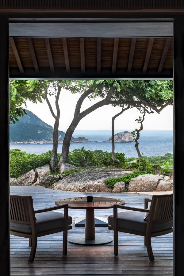 Amanoi au Vietnam, refuge d’exception surplombant la baie de Vinh Hy, entre plages sauvages, nature préservée, bien-être exclusif et voyage sur mesure au Vietnam.