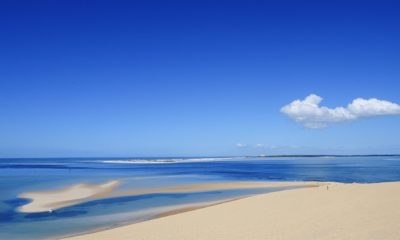 Lagune sauvage au Mozambique, nuances de bleu et solitude absolue – Horizons Nouveaux