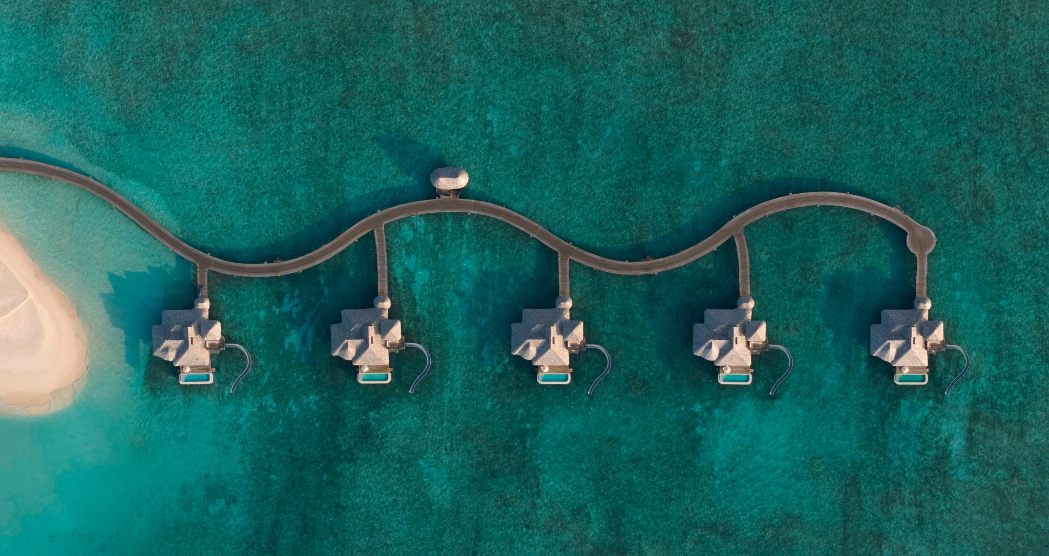 Vue aérienne du Soneva Secret, entre sable blanc et océan Indien – Horizons Nouveaux