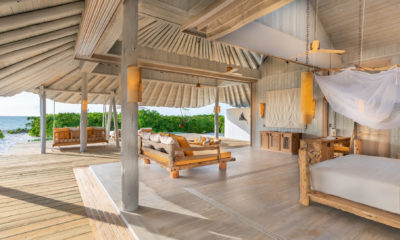 Intérieur raffiné du Soneva Secret, entre bois naturel et lumière océanique – Horizons Nouveaux
