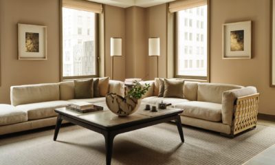 Aman New York au cœur de Manhattan, hôtel de prestige installé dans le légendaire Crown Building et offrant une expérience résidentielle exclusive au sein de l'un des quartiers les plus emblématiques de New York.