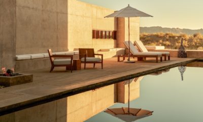 Architecture minimaliste d'Amangiri Lodge, intégrée aux reliefs ocre du désert américain et offrant un accès privilégié aux merveilles naturelles de l'Utah et de l'Arizona.