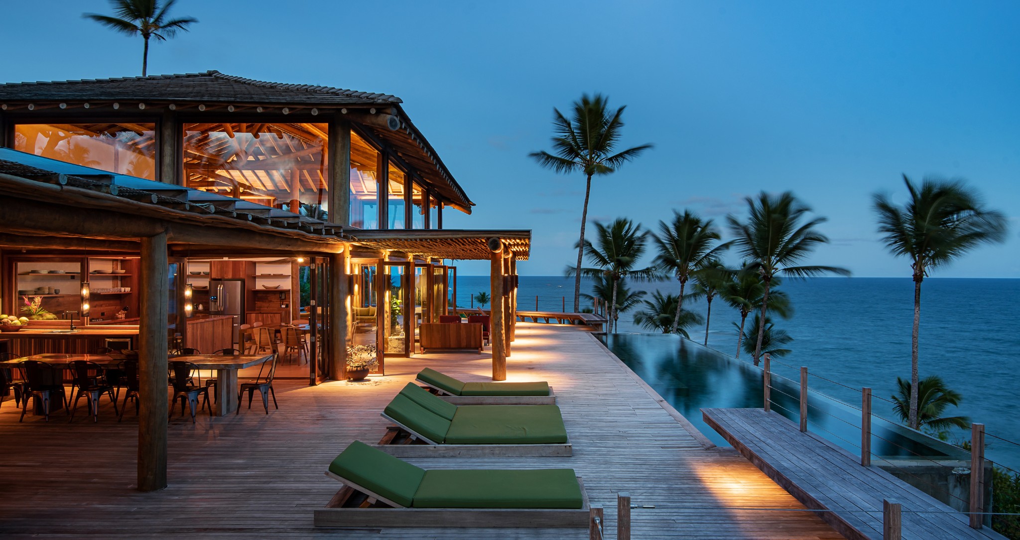 Au bord des plages préservées de Bahia, le Barracuda Hotel & Villas invite à ralentir entre baignades, excursions en mer, cuisine raffinée et douceur de vivre tropicale.