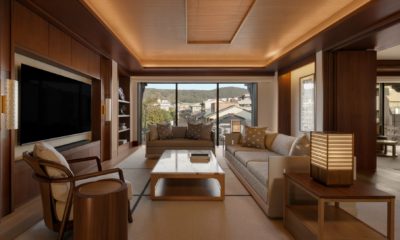 Suite du Capella Kyoto mêlant design contemporain et artisanat japonais, hébergement haut de gamme avec vue sur les jardins de Kyoto.