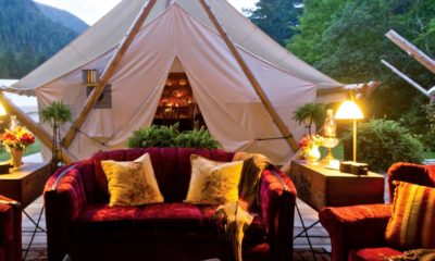 Clayoquot Wilderness Lodge en Colombie-Britannique, camp de luxe niché au cœur d'une forêt pluviale tempérée bordant les eaux sauvages de la côte pacifique canadienne.
