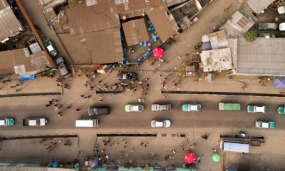 Vue aérienne d'une rue à Brazzaville, capitale de la République du Congo.