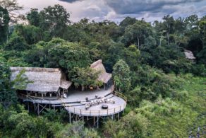 Lango Lodge, entre la forêt tropicale et le Baï, dans le Parc National de Odzala-Kokoua au Congo