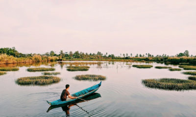 Pirogue glissant paisiblement sur les zones humides du delta du Saloum, au cœur d'un paysage naturel préservé. Découvrez les avis de voyageurs ayant confié à Horizons Nouveaux l’organisation de leur voyage sur mesure